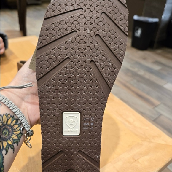 Women’s Ariat Slip Ons - Picture 3 of 3